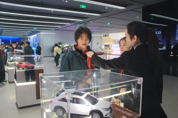 科技之光 (8) 科技之光 (8)